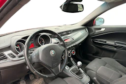 punainen Alfa Romeo Giulietta 2011 kuva 3.