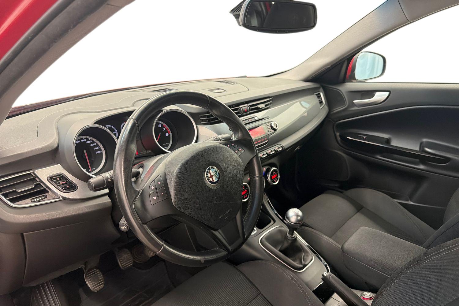 Alfa Romeo Giulietta 2011, kuva 6/23