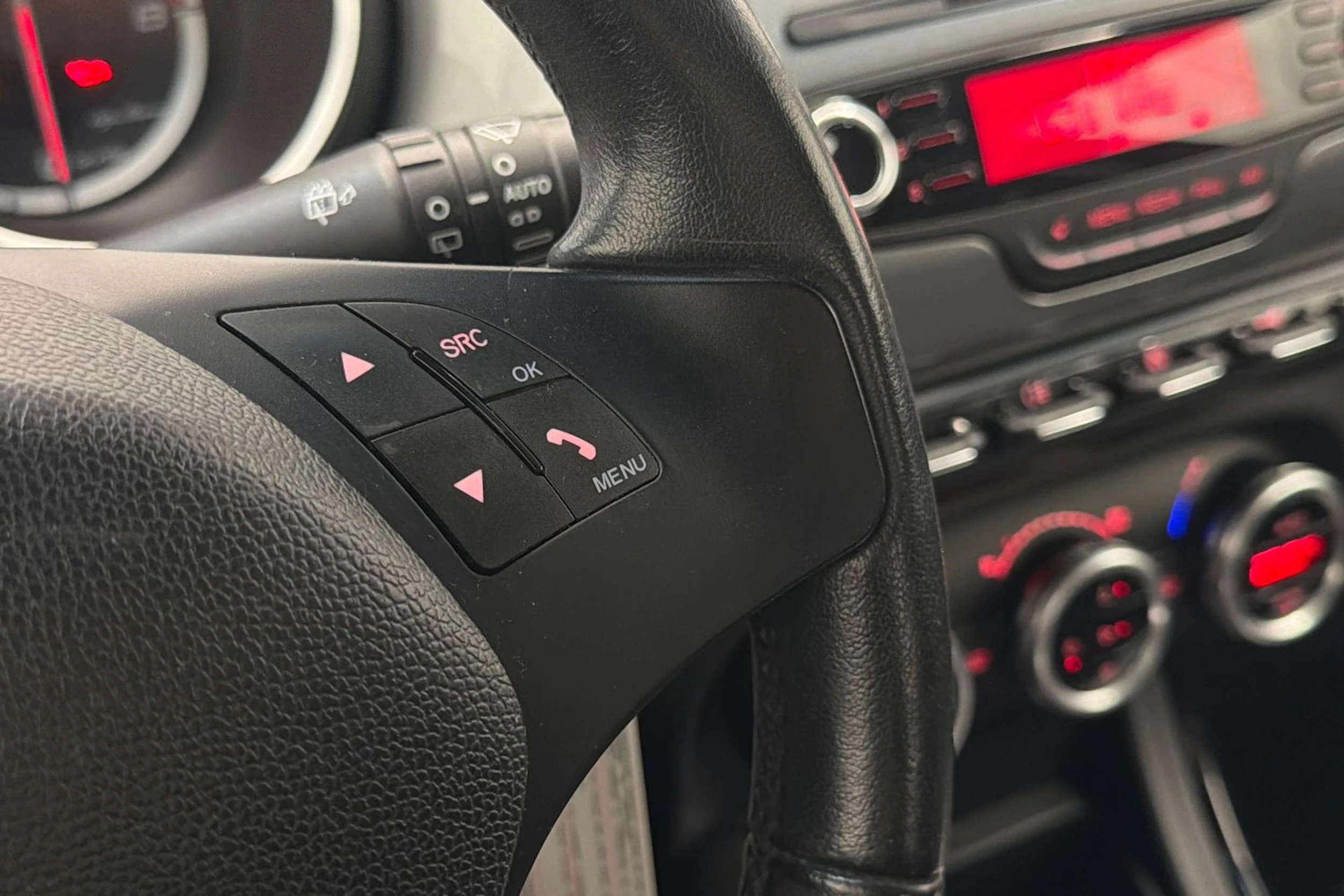 punainen Alfa Romeo Giulietta 2011 kuva 17.