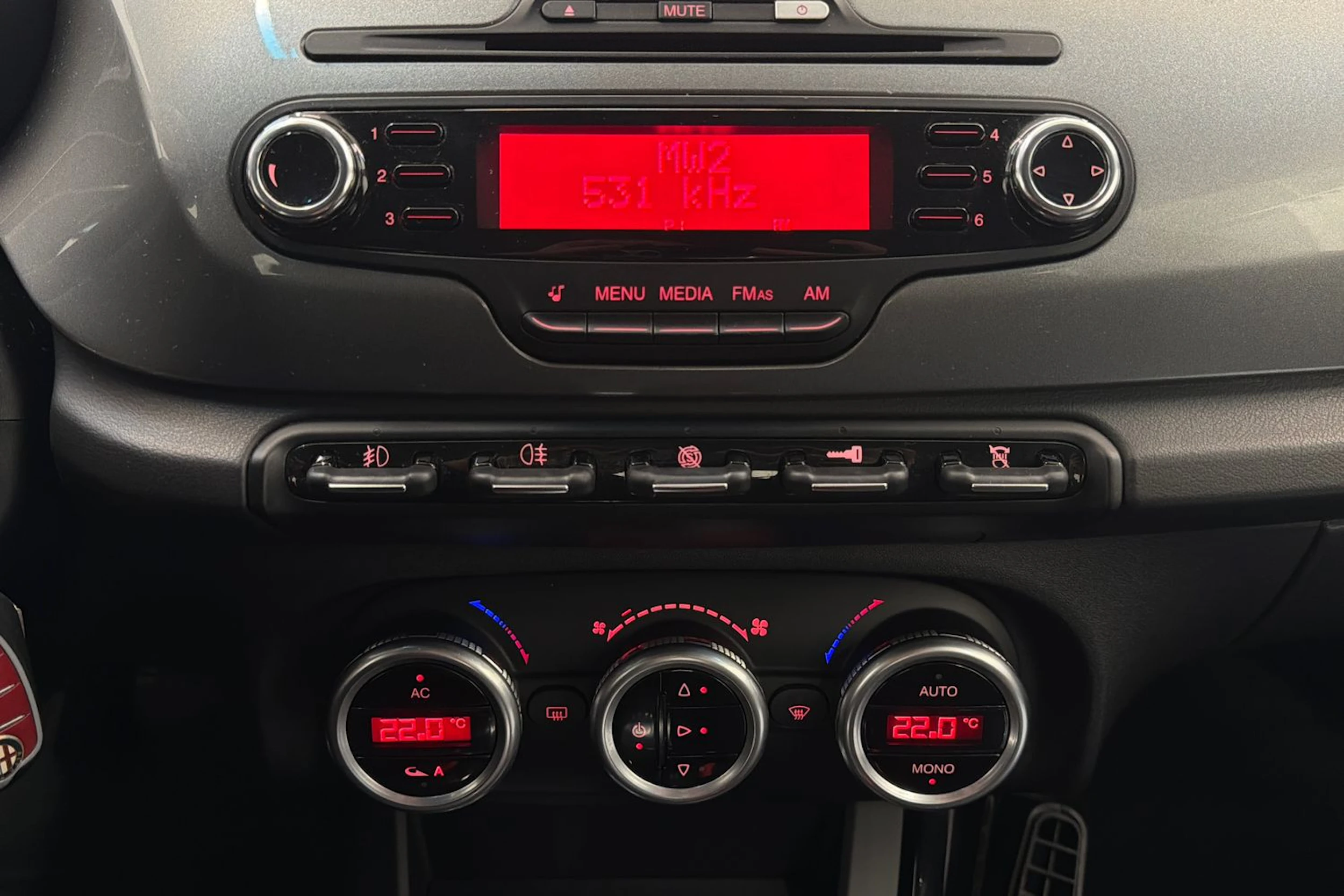 punainen Alfa Romeo Giulietta 2011 kuva 20.