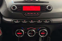 punainen Alfa Romeo Giulietta 2011 kuva 20.