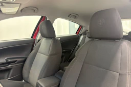 punainen Alfa Romeo Giulietta 2011 kuva 22.