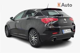 musta Alfa Romeo Giulietta 2012 kuva 2.