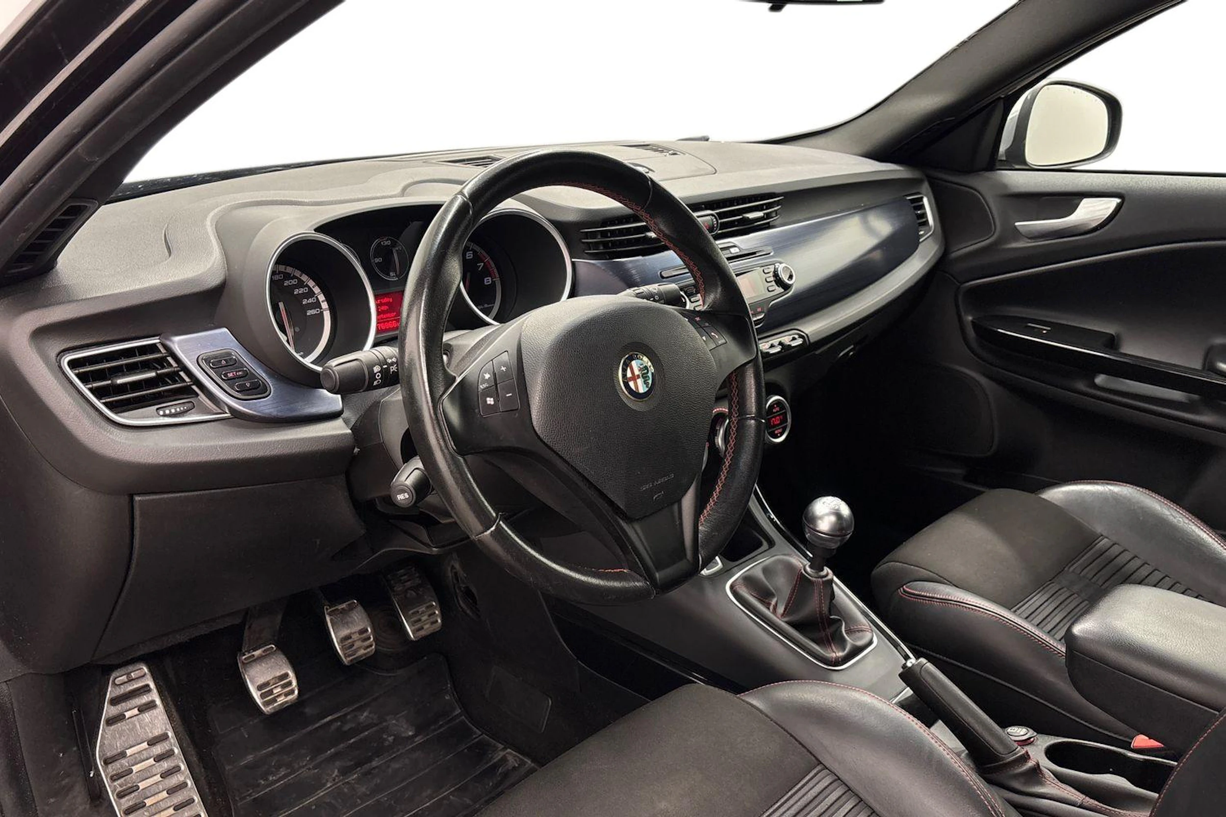 musta Alfa Romeo Giulietta 2012 kuva 6.