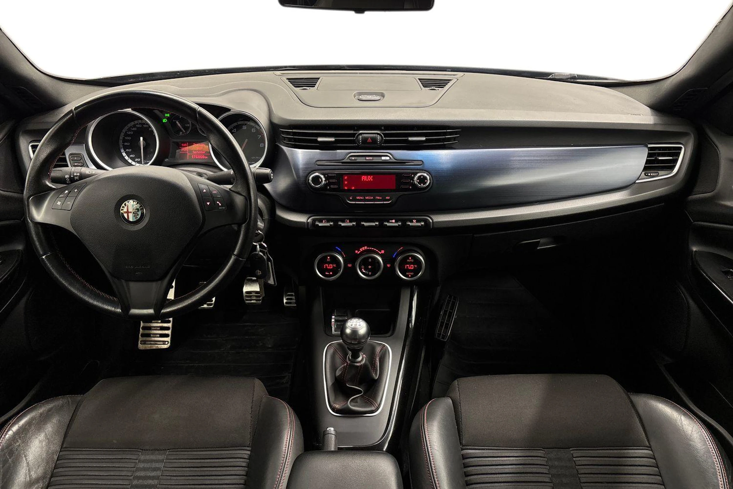 musta Alfa Romeo Giulietta 2012 kuva 7.