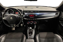 musta Alfa Romeo Giulietta 2012 kuva 7.