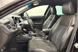 musta Alfa Romeo Giulietta 2012 kuva 11.