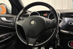 musta Alfa Romeo Giulietta 2012 kuva 12.