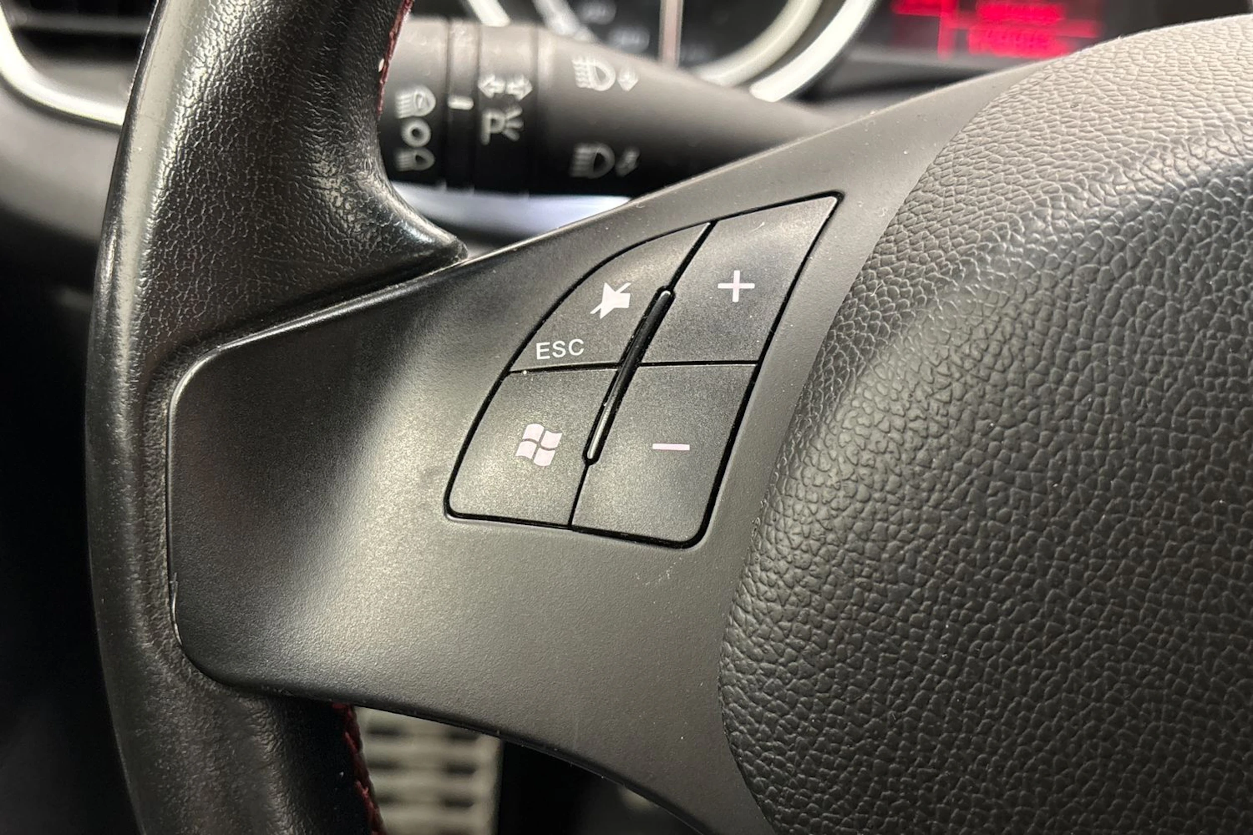 musta Alfa Romeo Giulietta 2012 kuva 13.