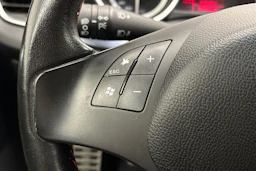 musta Alfa Romeo Giulietta 2012 kuva 13.
