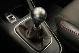 musta Alfa Romeo Giulietta 2012 kuva 18.