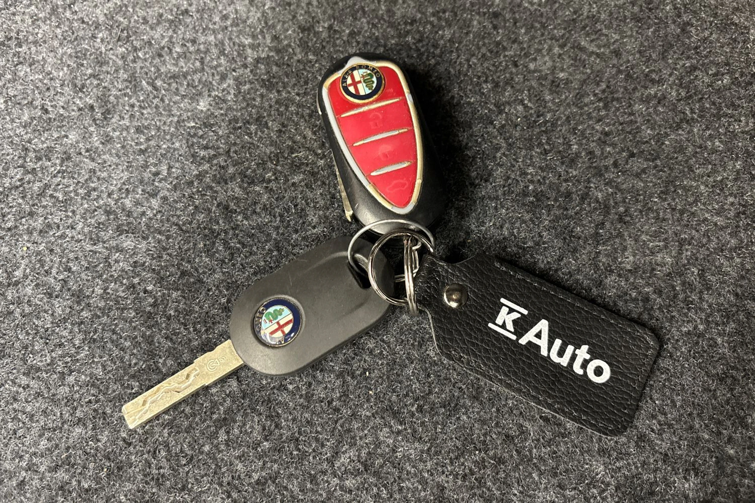 musta Alfa Romeo Giulietta 2012 kuva 20.