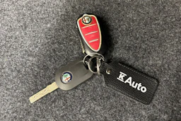 musta Alfa Romeo Giulietta 2012 kuva 20.