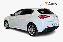 valkoinen Alfa Romeo Giulietta 2013 kuva 2.