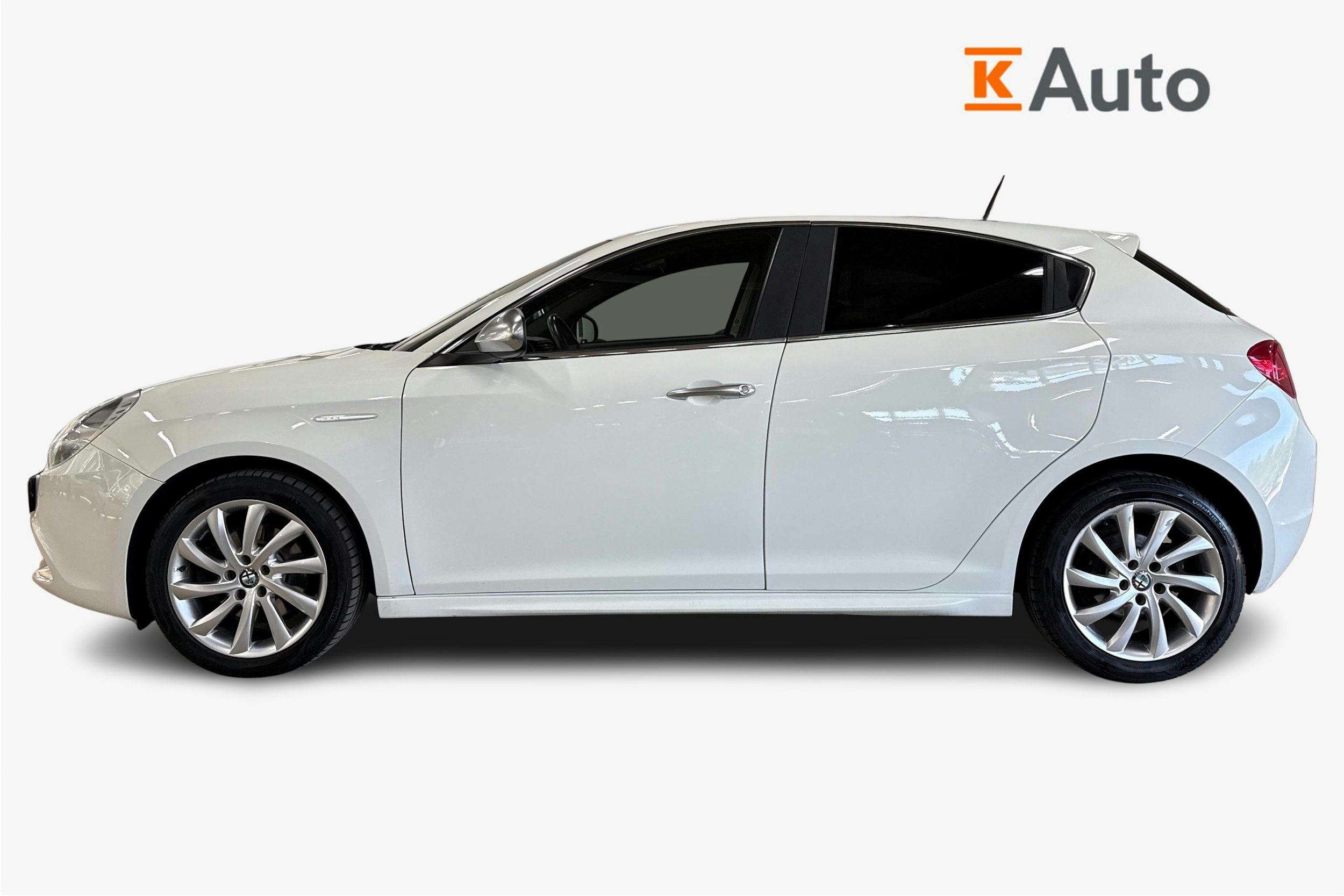 valkoinen Alfa Romeo Giulietta 2013 kuva 6.
