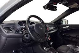 valkoinen Alfa Romeo Giulietta 2013 kuva 7.