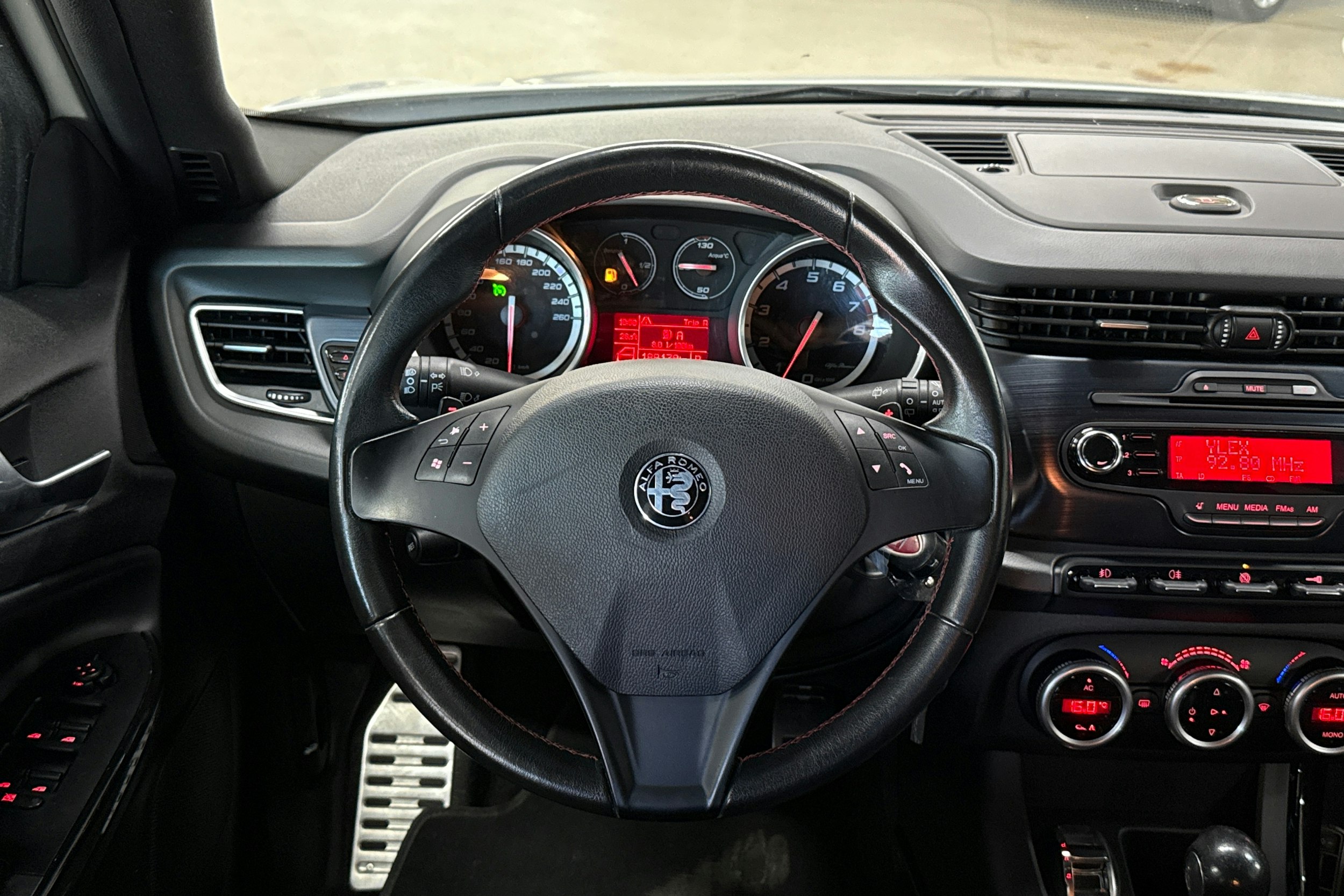 valkoinen Alfa Romeo Giulietta 2013 kuva 9.