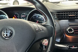 valkoinen Alfa Romeo Giulietta 2013 kuva 12.