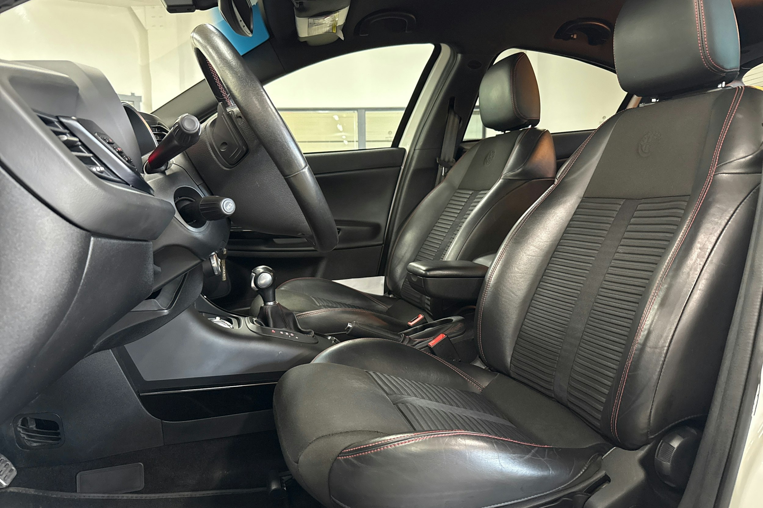 valkoinen Alfa Romeo Giulietta 2013 kuva 17.