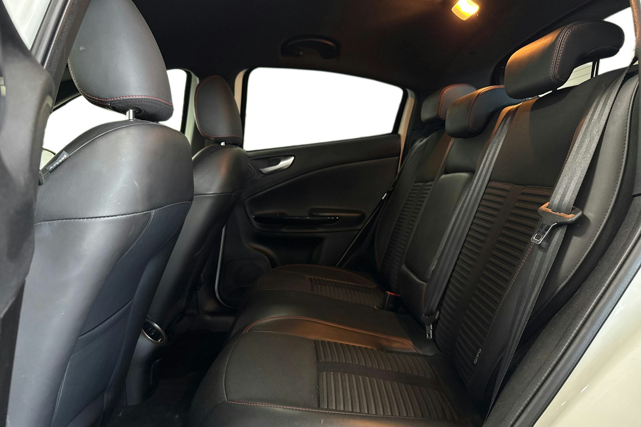 valkoinen Alfa Romeo Giulietta 2013 kuva 20.