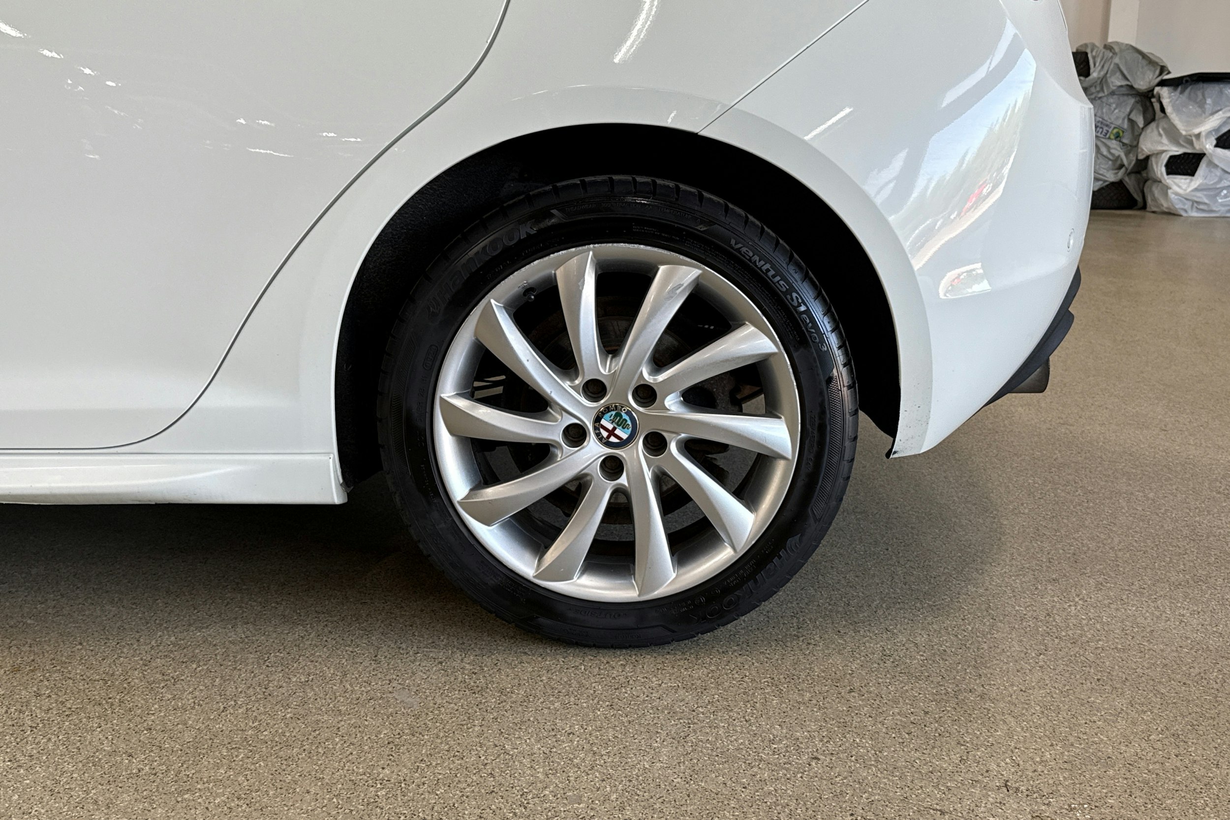valkoinen Alfa Romeo Giulietta 2013 kuva 22.