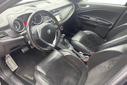 musta Alfa Romeo Giulietta 2015 kuva 3.