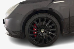 musta Alfa Romeo Giulietta 2015 kuva 9.