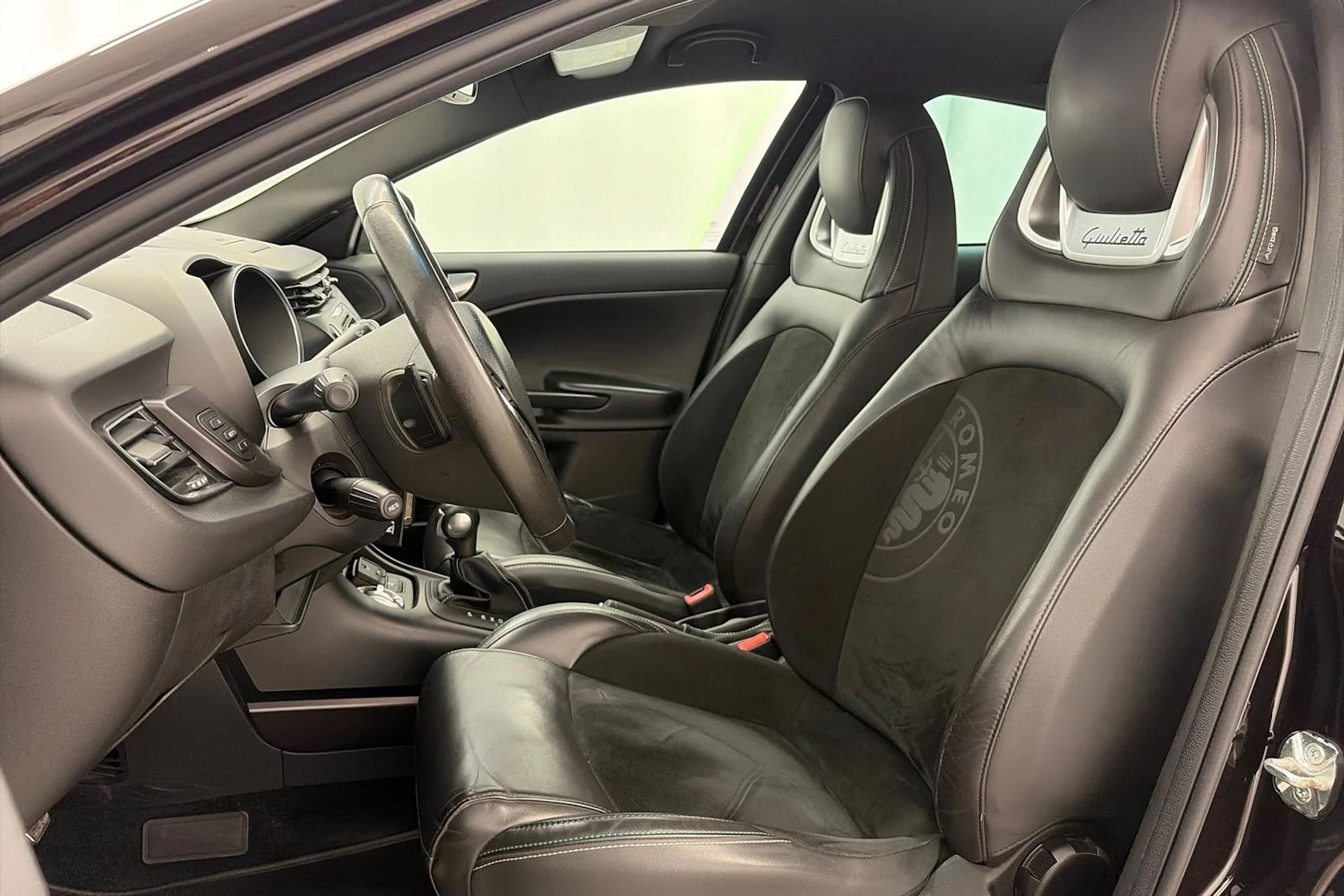 musta Alfa Romeo Giulietta 2015 kuva 12.