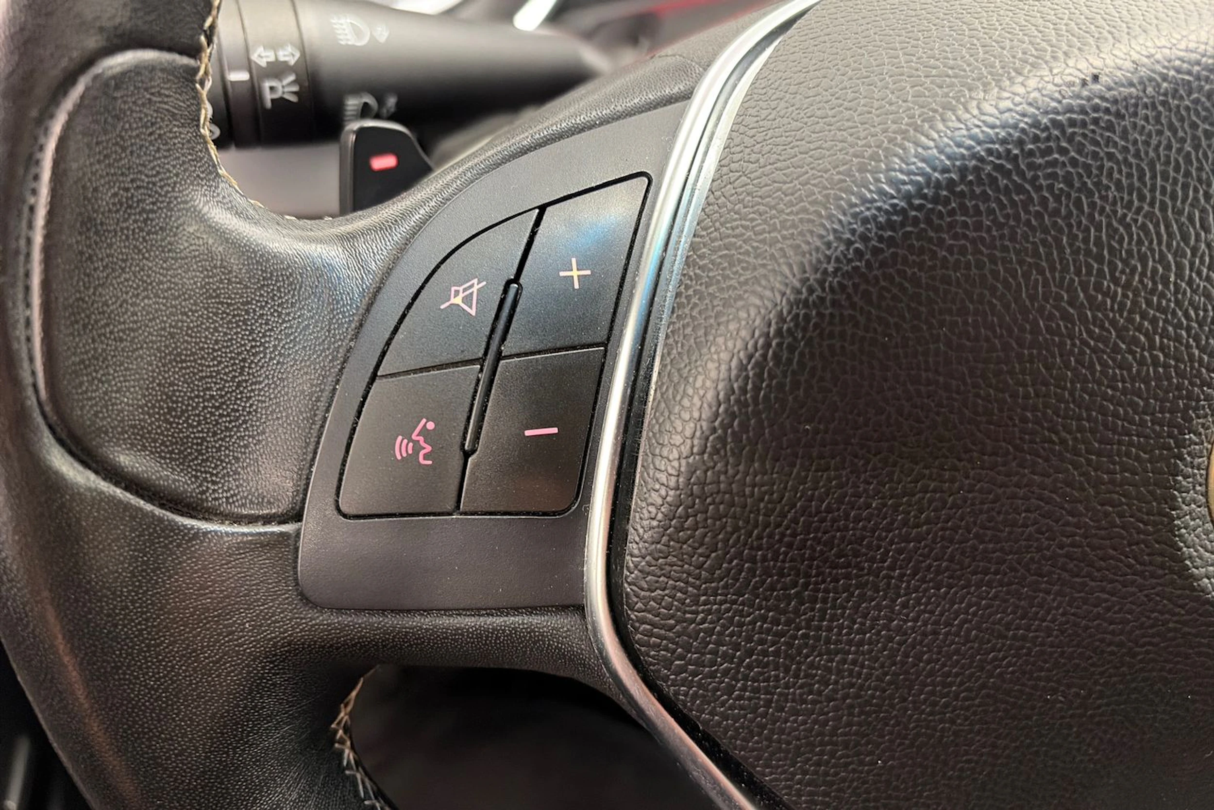 musta Alfa Romeo Giulietta 2015 kuva 16.