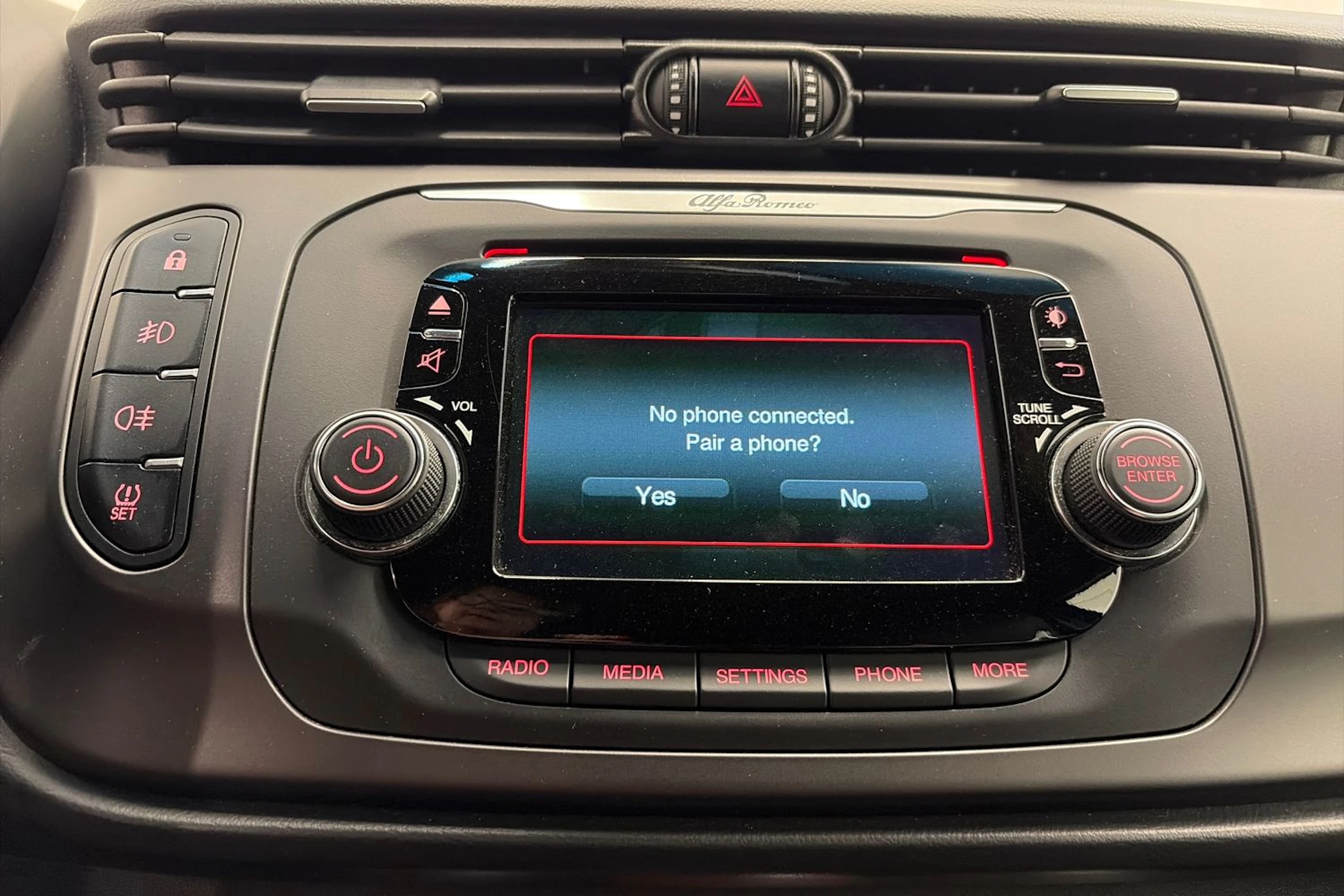 musta Alfa Romeo Giulietta 2015 kuva 20.