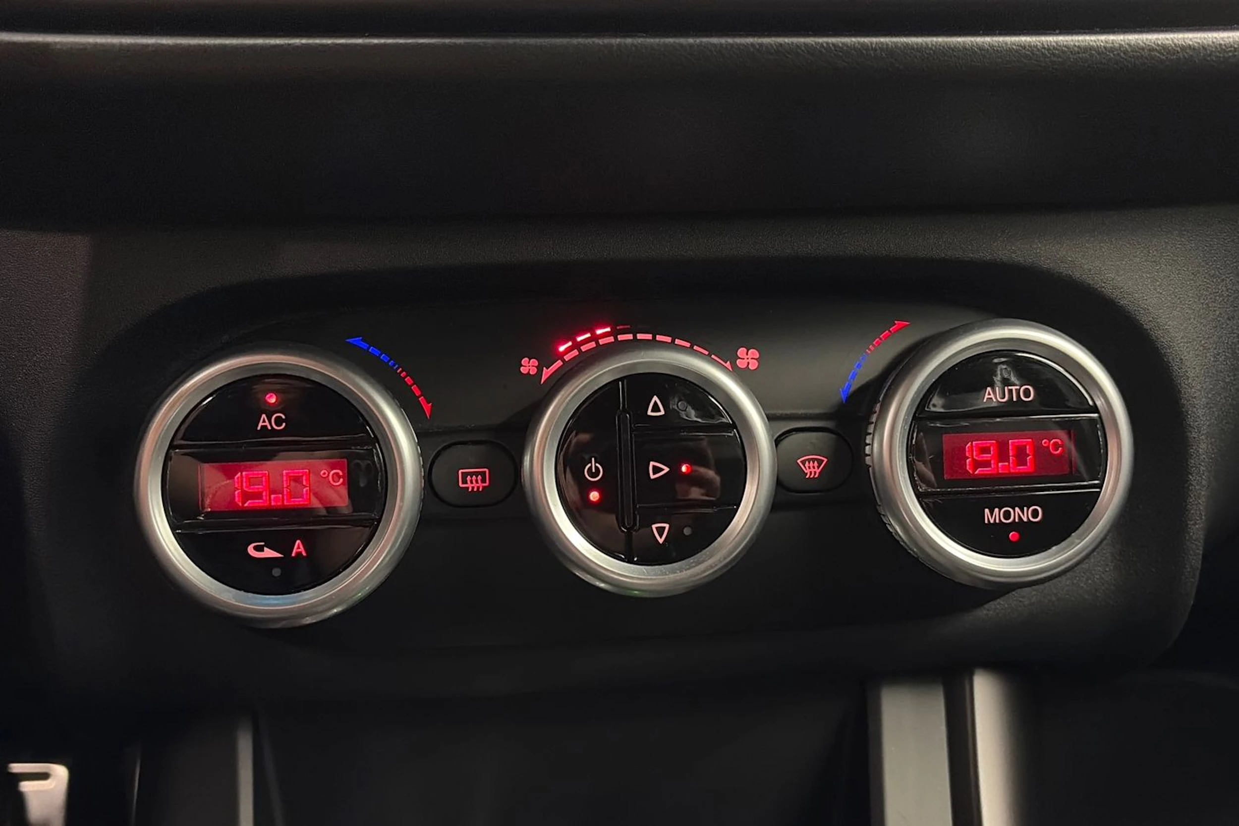 musta Alfa Romeo Giulietta 2015 kuva 21.