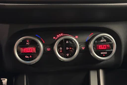 musta Alfa Romeo Giulietta 2015 kuva 21.