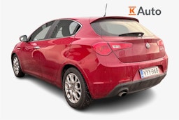 punainen Alfa Romeo Giulietta 2016 kuva 2.