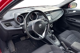 punainen Alfa Romeo Giulietta 2016 kuva 3.