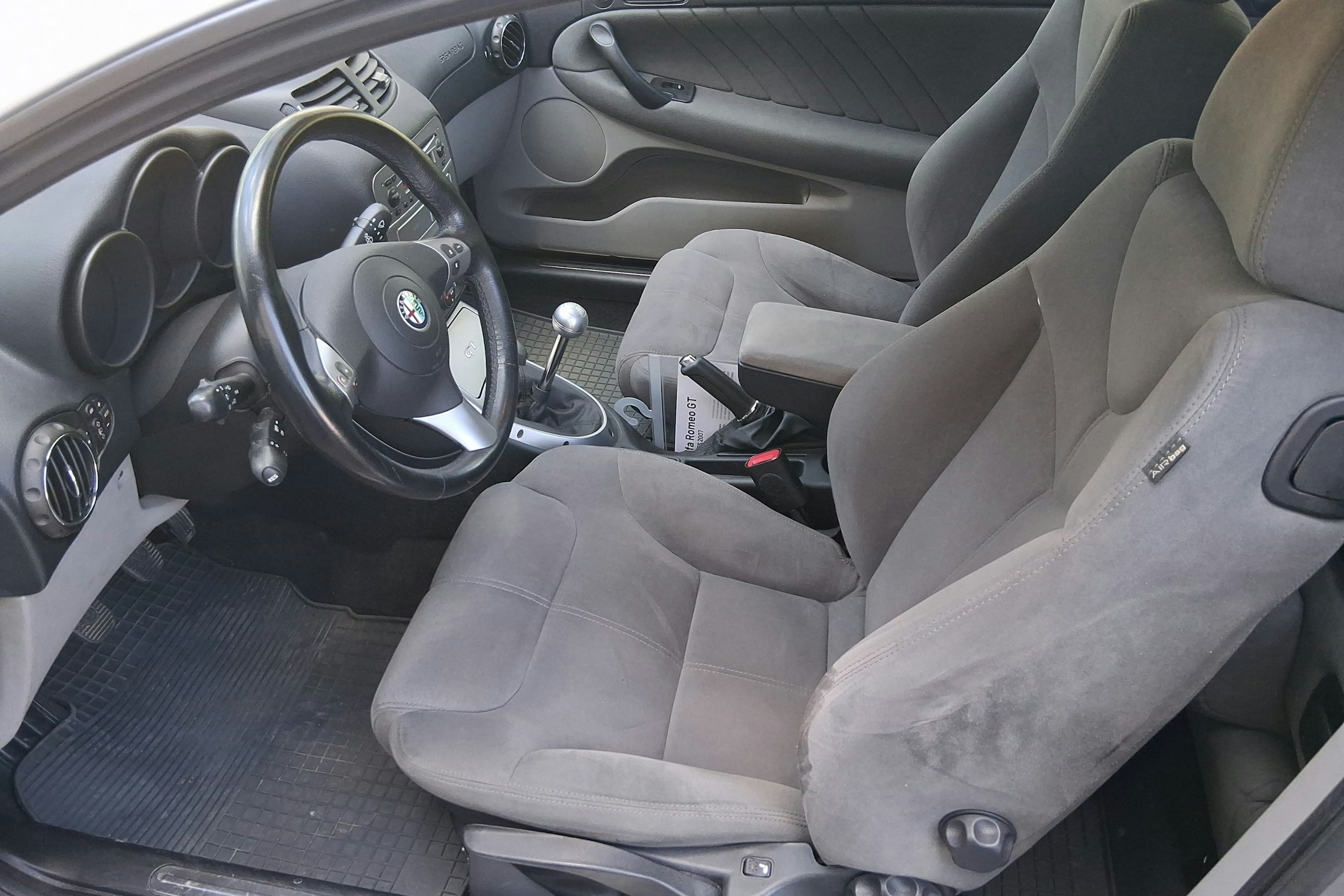 harmaa Alfa Romeo GT 2007 kuva 6.