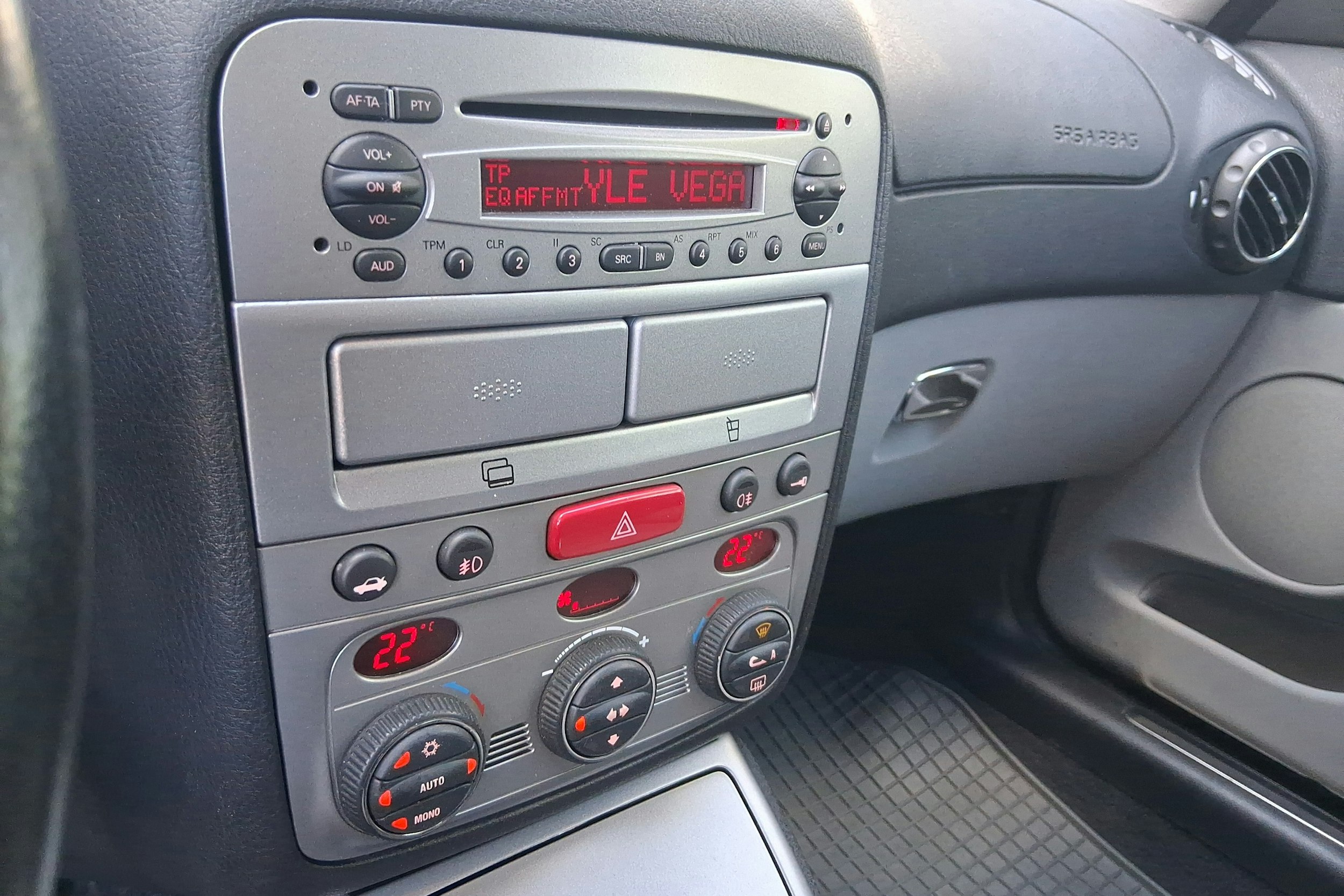 harmaa Alfa Romeo GT 2007 kuva 13.