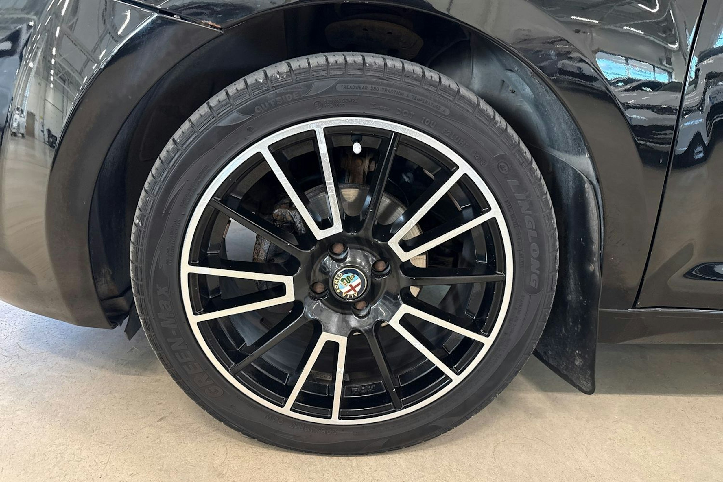 musta Alfa Romeo Mito 2010 kuva 11.