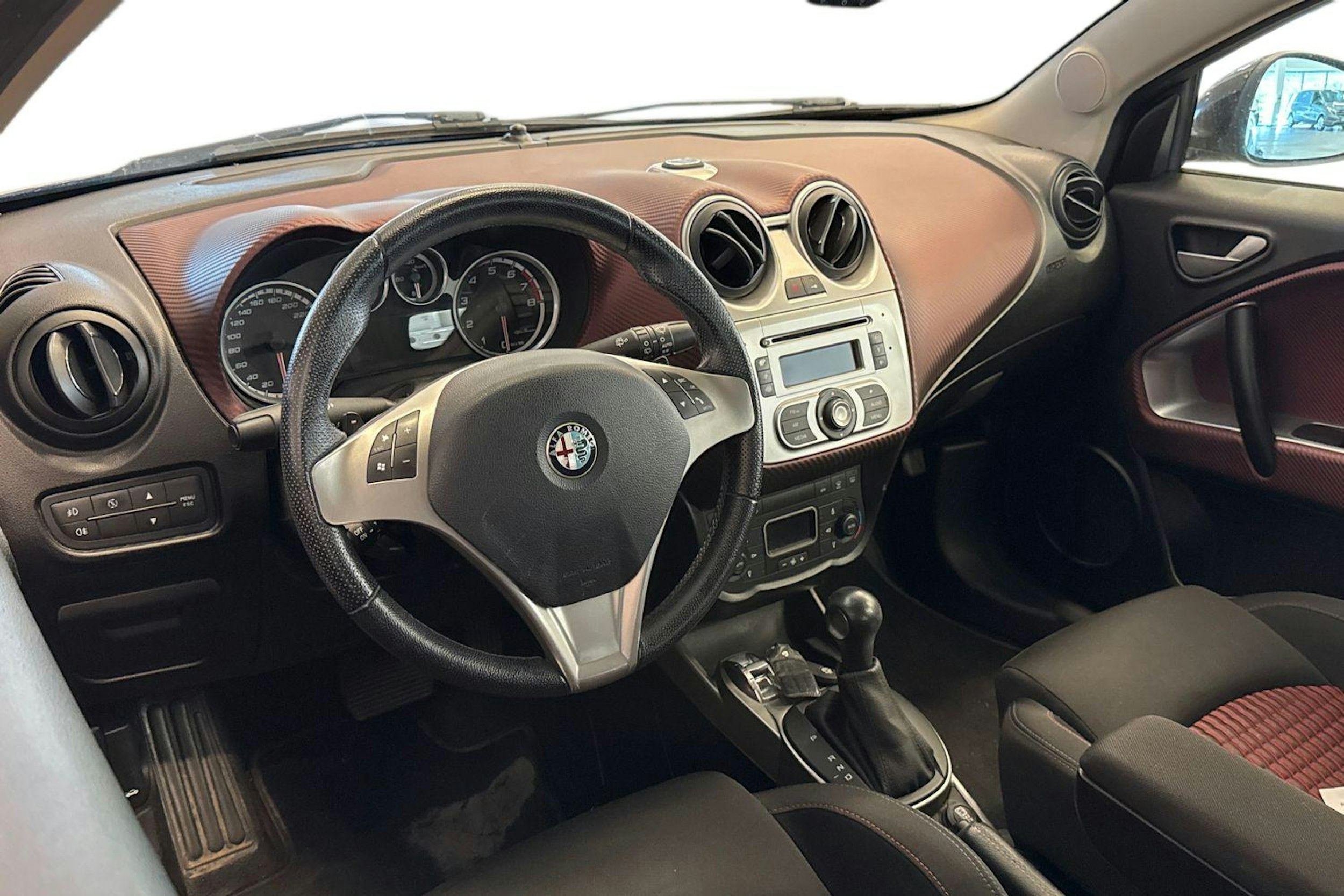 Musta Alfa Romeo Mito 2011 kuva 3.