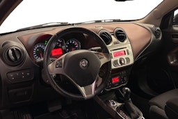 Musta Alfa Romeo Mito 2011 kuva 7.