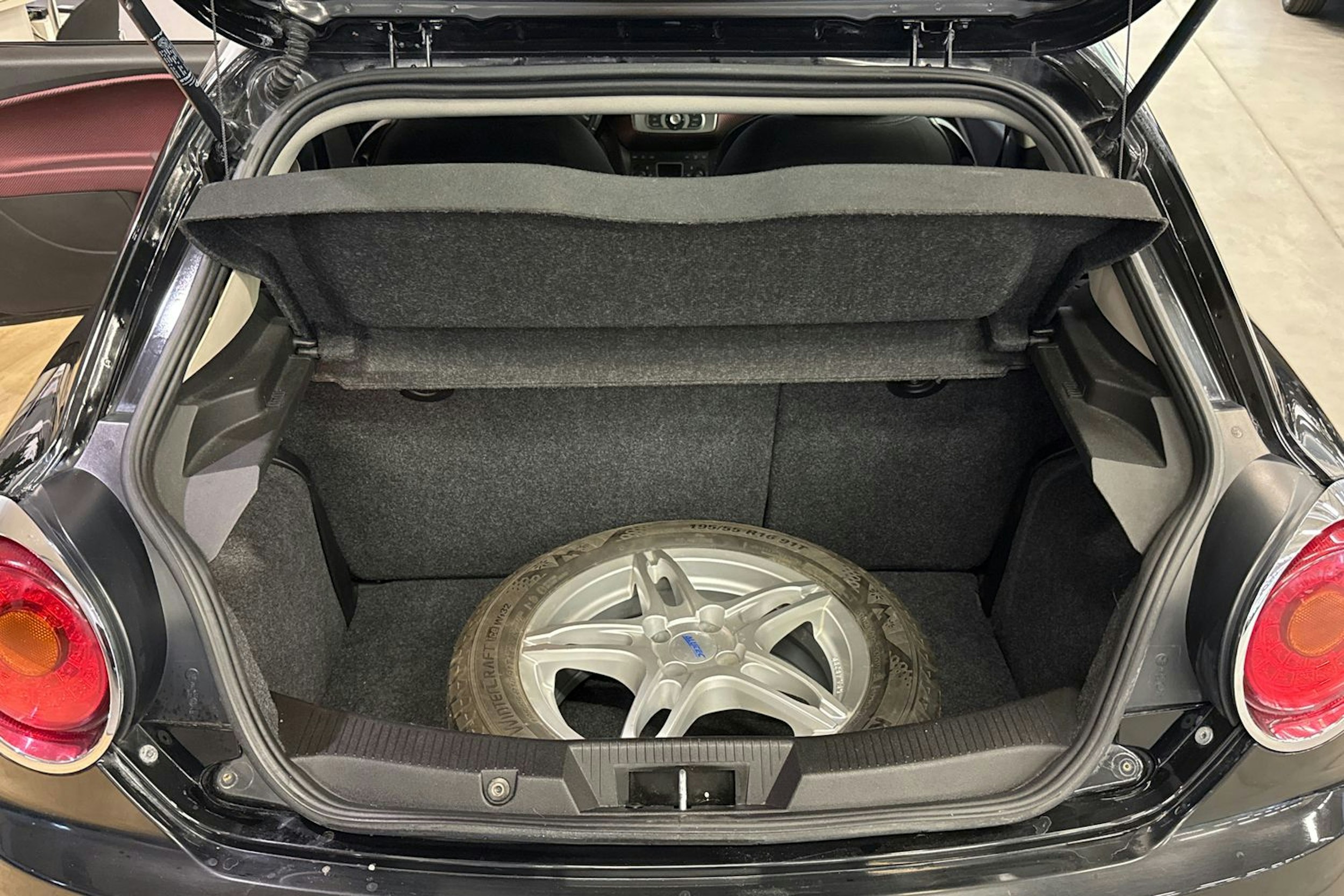 Musta Alfa Romeo Mito 2011 kuva 13.