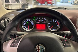 Musta Alfa Romeo Mito 2011 kuva 14.