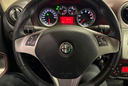 Musta Alfa Romeo Mito 2011 kuva 15.