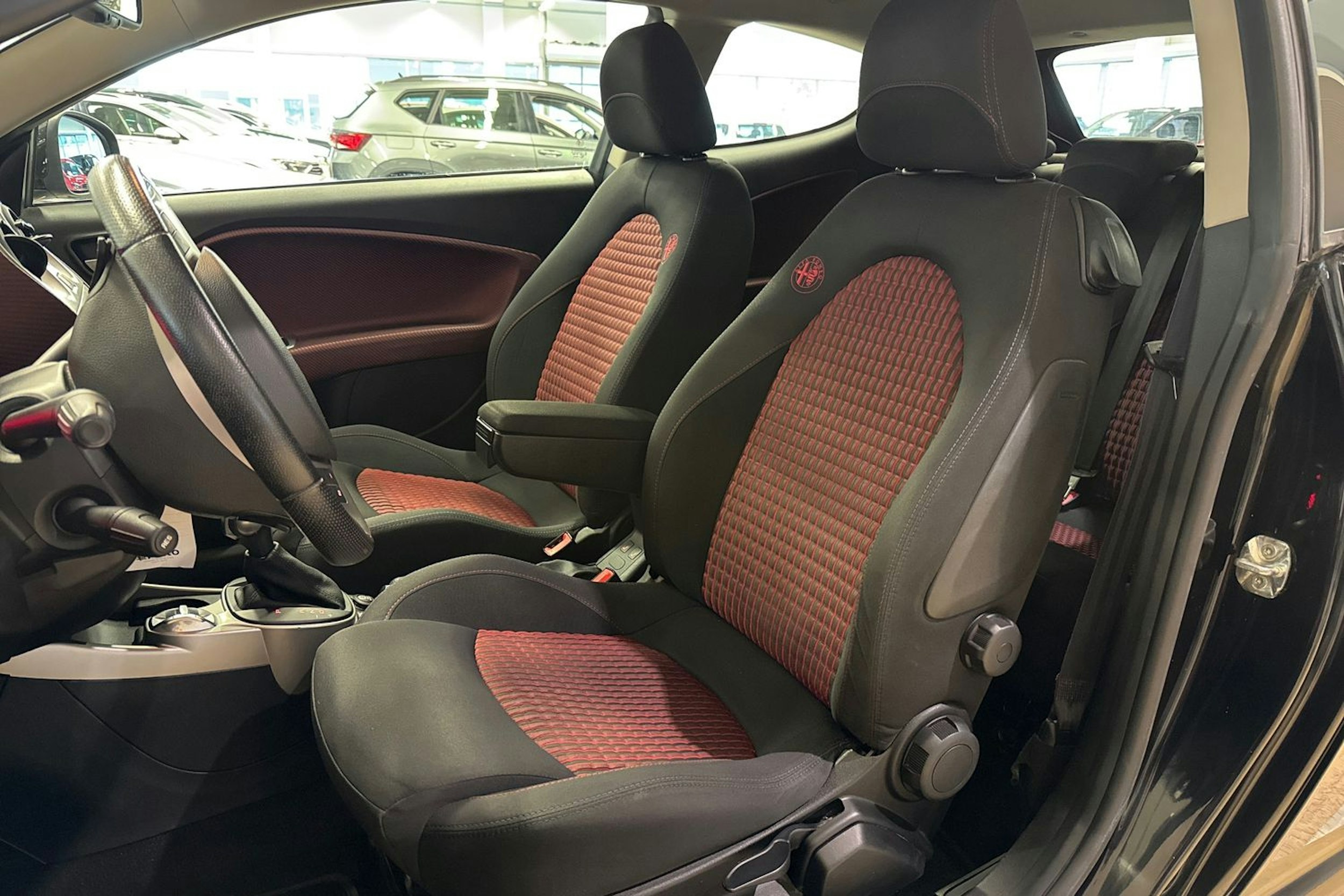 Musta Alfa Romeo Mito 2011 kuva 20.