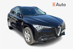musta Alfa Romeo Stelvio 2017 kuva 1.