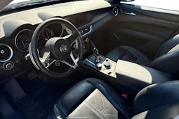 musta Alfa Romeo Stelvio 2017 kuva 3.
