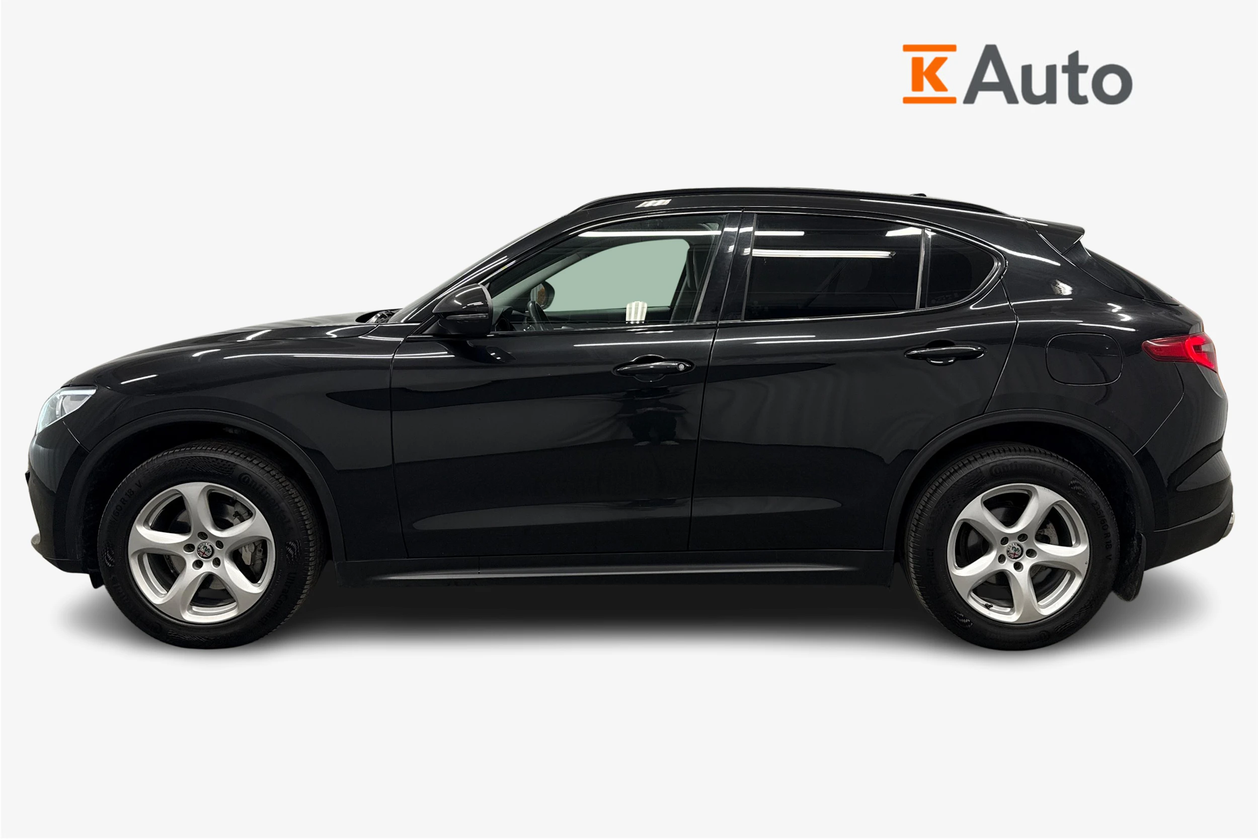 musta Alfa Romeo Stelvio 2017 kuva 5.