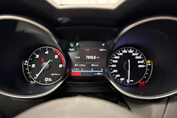 musta Alfa Romeo Stelvio 2017 kuva 11.
