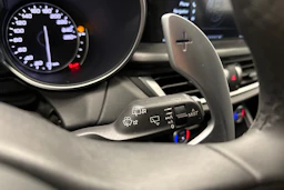 musta Alfa Romeo Stelvio 2017 kuva 15.