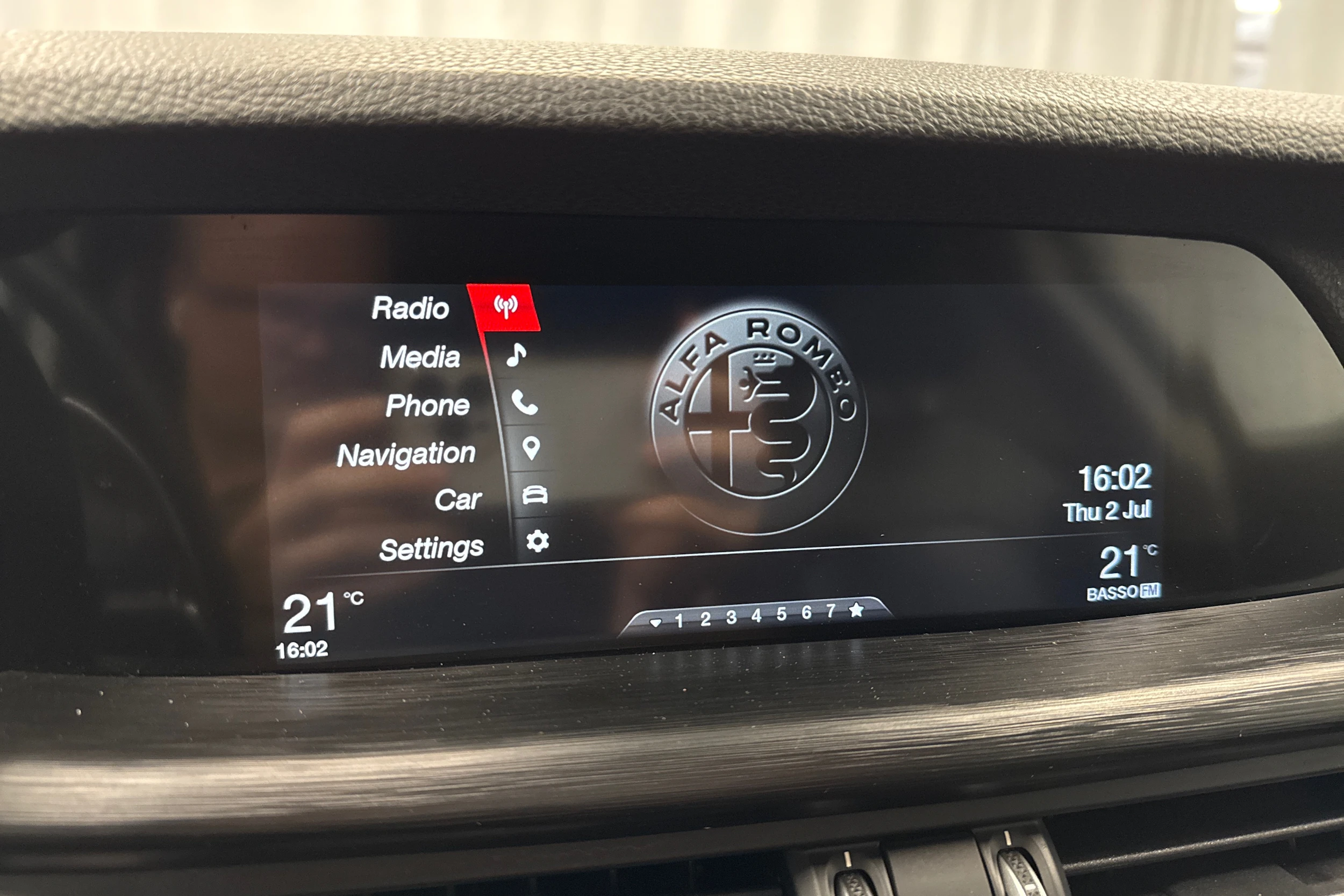 musta Alfa Romeo Stelvio 2017 kuva 18.