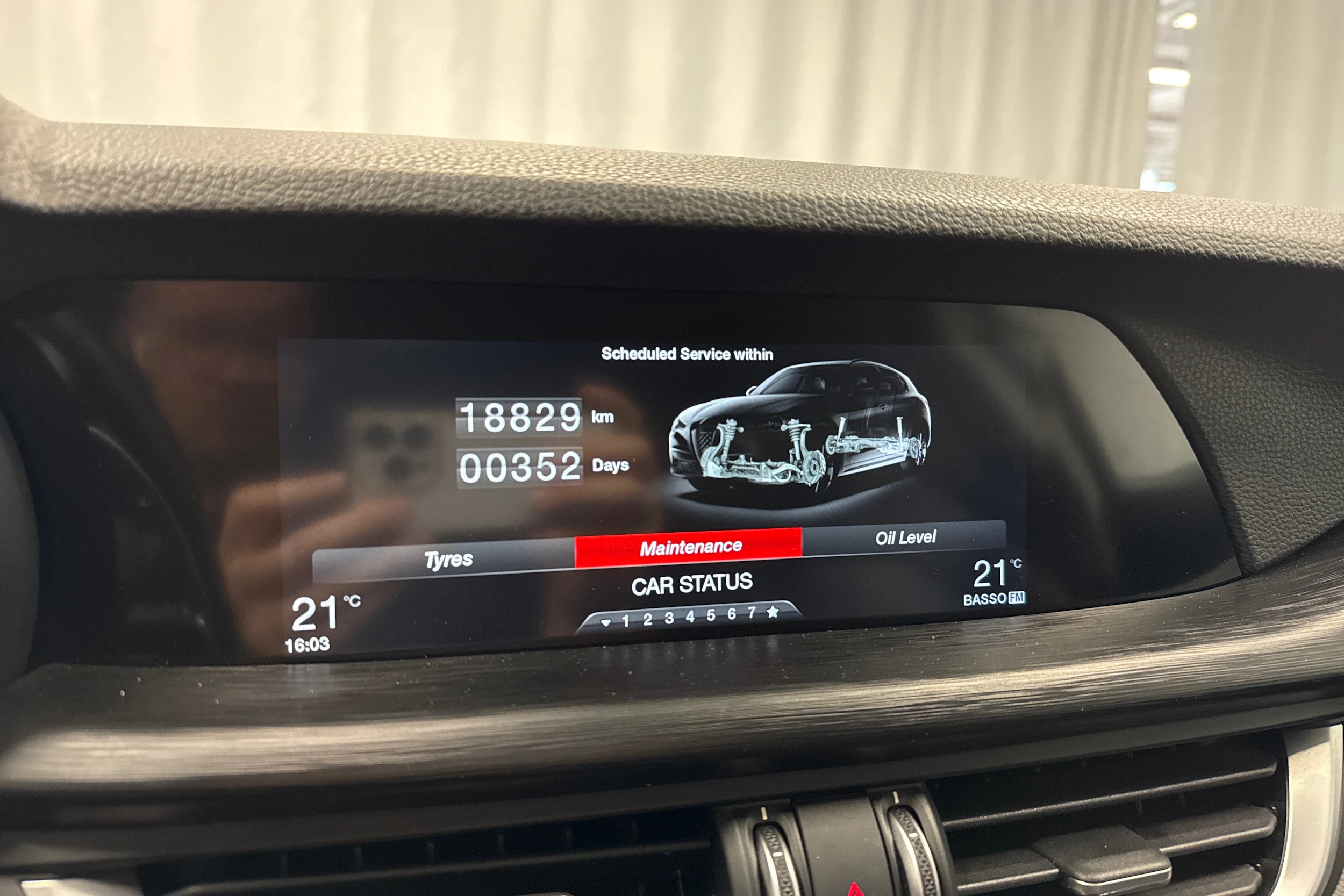 musta Alfa Romeo Stelvio 2017 kuva 22.